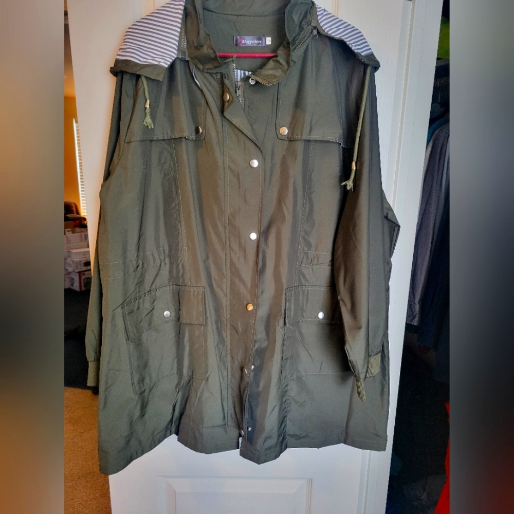Bloggerlove women's size XXL olive green detachable hood zip and botton jacket.